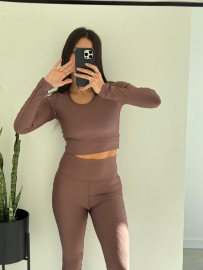 TOP MANGA LARGA VERDE MILITAR '25